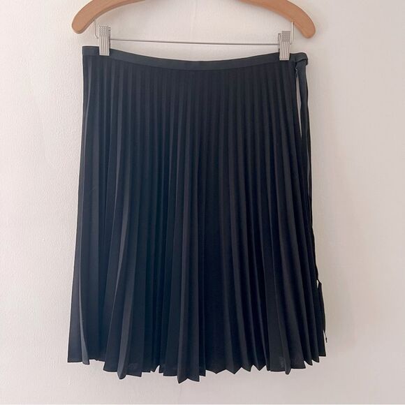 BCBGMaxAzria Pleated Skirt Black Classic Size 4 - Picture 1 of 5